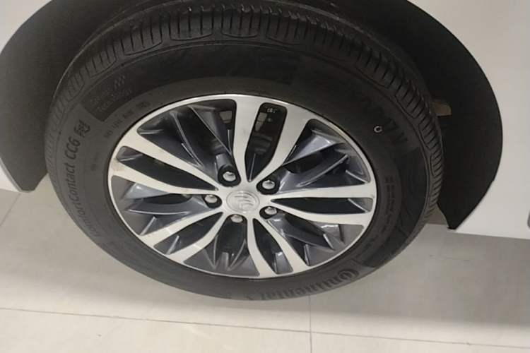 Used Buick GL8 2022 ES Landtrek 653T Comfort Edition Right Rear Wheel Hub