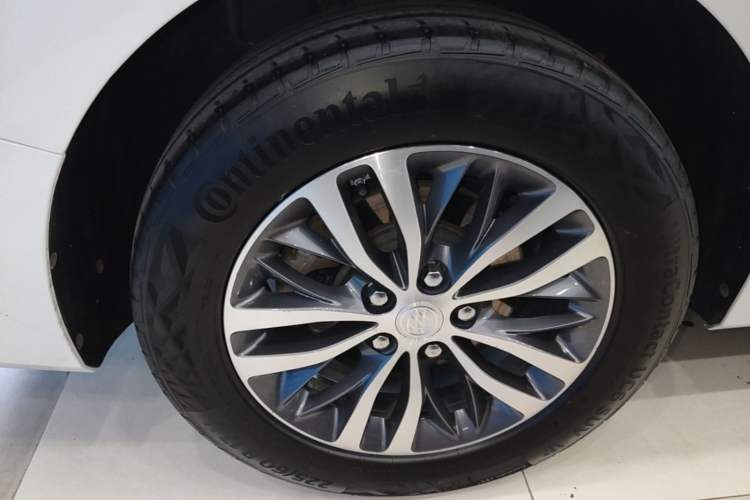 Used Buick GL8 2022 ES Landtrek 653T Comfort Edition Right Rear Wheel Hub