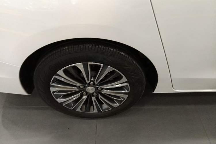 Used Buick GL8 2022 ES Land Cruiser 653T Luxury Model Right Rear Wheel Hub