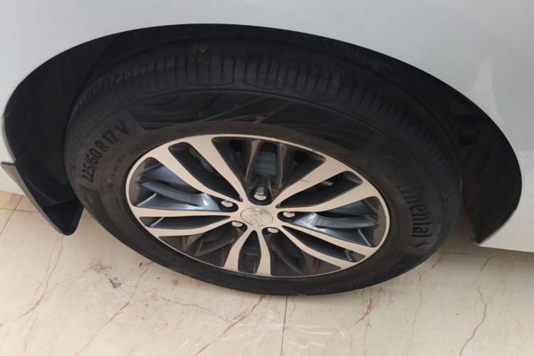 Used Buick GL8 2022 ES Landtrek 653T Luxury Edition Right Rear Wheel Hub