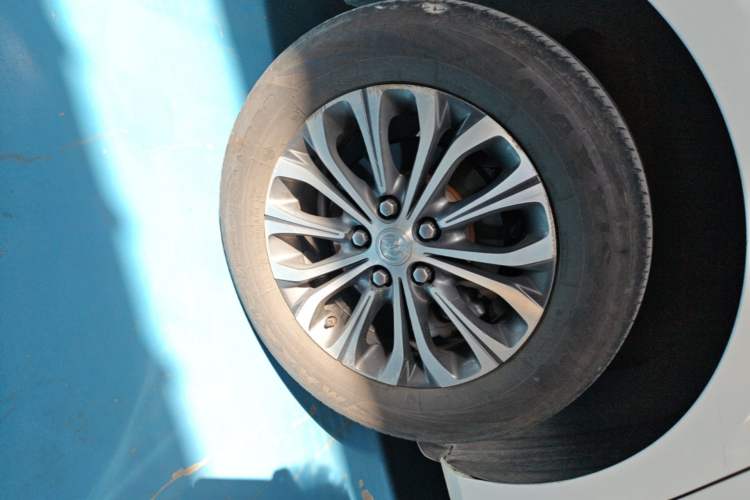 Used Buick GL8 2022 Land Business Class 652T Luxury Model Right Rear Wheel Hub