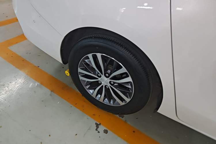 Used Buick GL8 2022 ES Landtrek 653T Luxury Edition Right Rear Wheel Hub