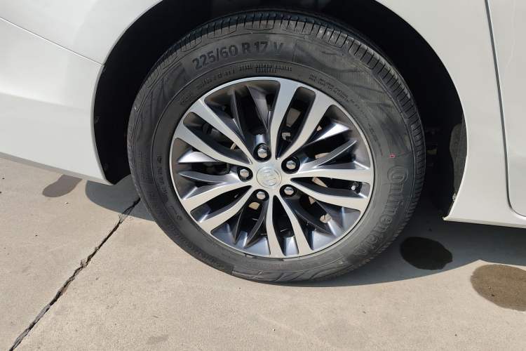 Used Buick GL8 2022 ES Landtrek 653T Comfort Edition Right Rear Wheel Hub