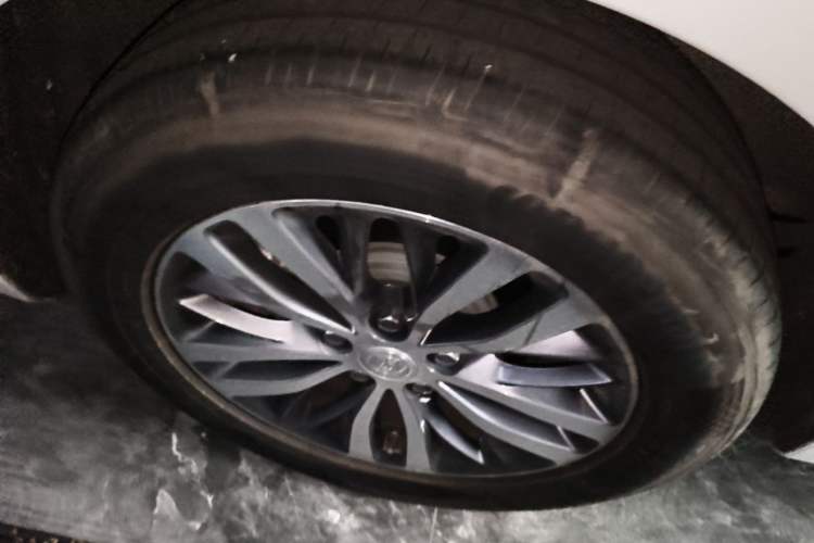 Used Buick GL8 2022 ES Landtrek 653T Luxury Edition Right Rear Wheel Hub
