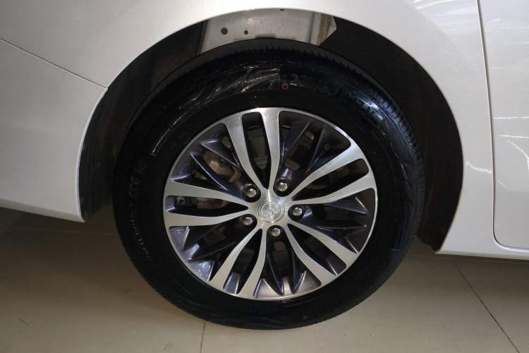 Used Buick GL8 2022 ES Landtrek 653T Comfort Edition Right Rear Wheel Hub