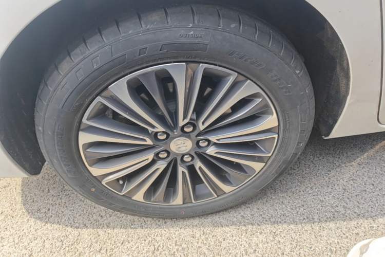 Used Buick GL8 2022 ES Land Cruiser 653T Luxury Model Right Rear Wheel Hub