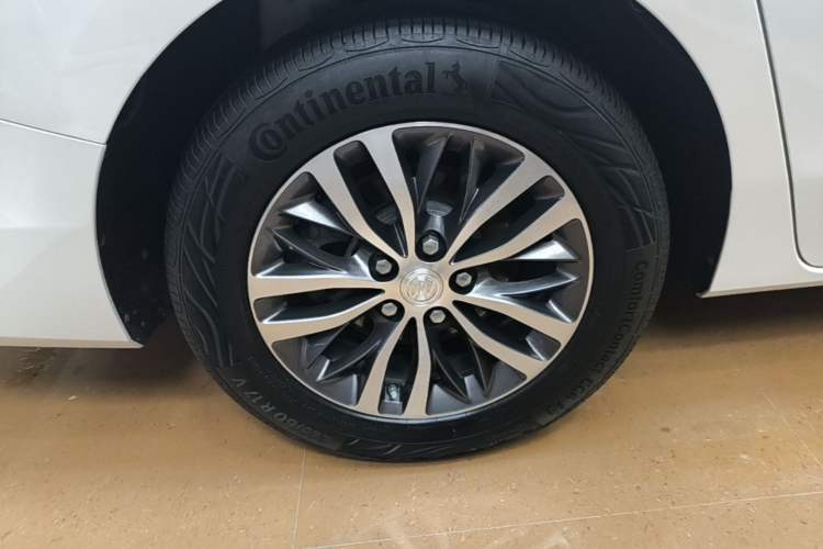 Used Buick GL8 2022 ES Landtrek 653T Luxury Edition Right Rear Wheel Hub