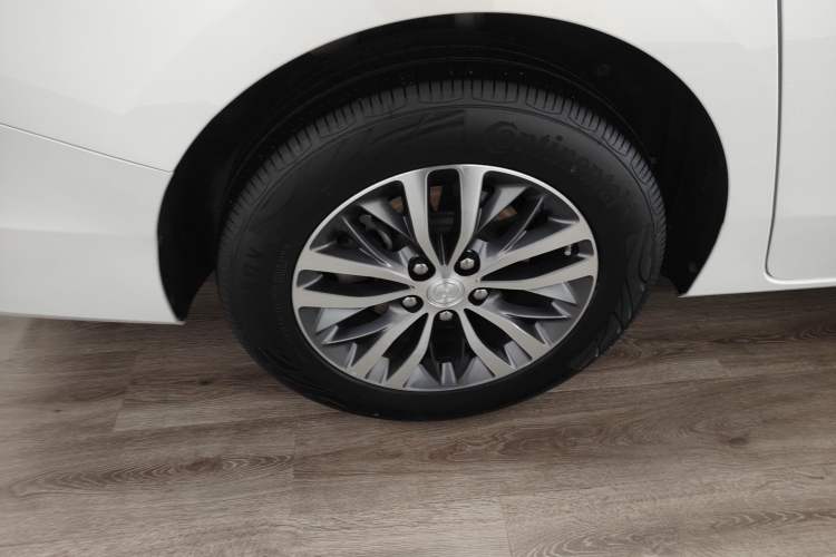 Used Buick GL8 2022 ES Landtrek 653T Comfort Edition Right Rear Wheel Hub