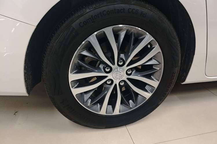 Used Buick GL8 2022 ES Landtrek 653T Comfort Edition Right Rear Wheel Hub