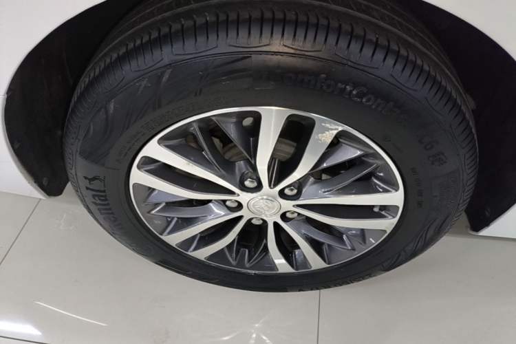 Used Buick GL8 2022 ES Landtrek 653T Luxury Edition Right Rear Wheel Hub