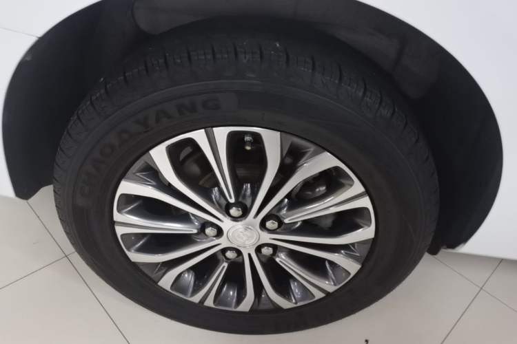 Used Buick GL8 2022 Land Cruiser Executive Class 652T Comfort Model Right Rear Wheel Hub