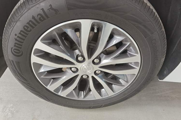 Used Buick GL8 2022 ES Landtrek 653T Comfort Edition Right Rear Wheel Hub