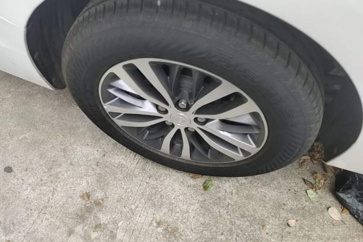 Used Buick GL8 2022 ES Landtrek 653T Luxury Edition Right Rear Wheel Hub