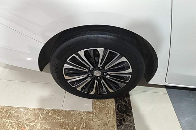 Used Buick GL8 2022 ES Land Cruiser 653T Luxury Model Right Rear Wheel Hub