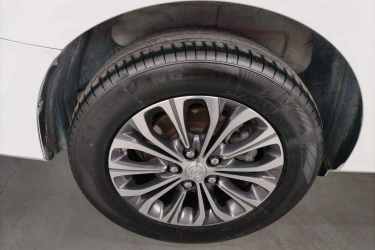 Used Buick GL8 2022 Land Cruiser Executive Class 652T Comfort Model Right Rear Wheel Hub