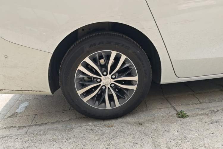 Used Buick GL8 2022 ES Landtrek 653T Luxury Edition Right Rear Wheel Hub