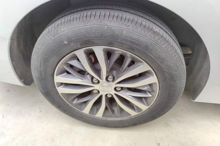 Used Buick GL8 2022 ES Landtrek 653T Comfort Edition Right Rear Wheel Hub