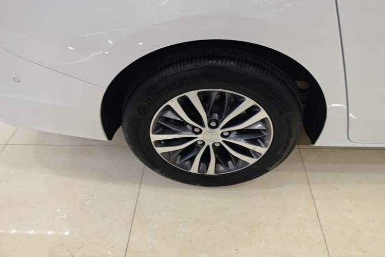 Used Buick GL8 2022 ES Landtrek 653T Luxury Edition Right Rear Wheel Hub