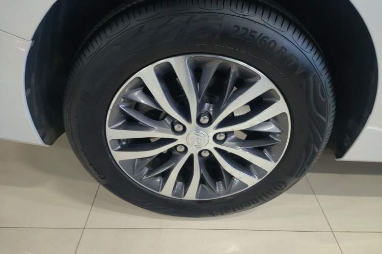 Used Buick GL8 2022 ES Landtrek 653T Luxury Edition Right Rear Wheel Hub