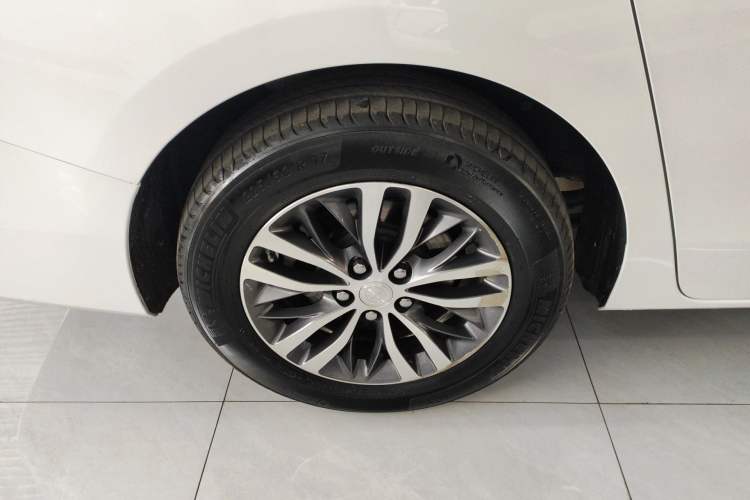 Used Buick GL8 2022 ES Landtrek 653T Comfort Edition Right Rear Wheel Hub