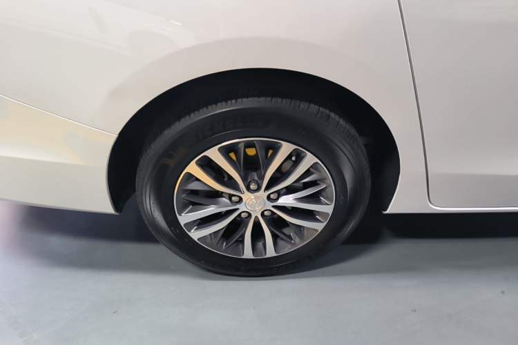 Used Buick GL8 2022 ES Landtrek 653T Luxury Edition Right Rear Wheel Hub