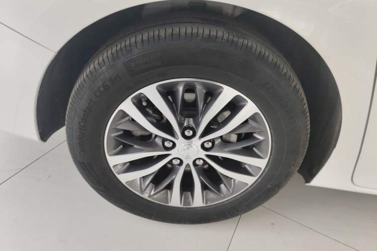 Used Buick GL8 2022 ES Landtrek 653T Comfort Edition Right Rear Wheel Hub
