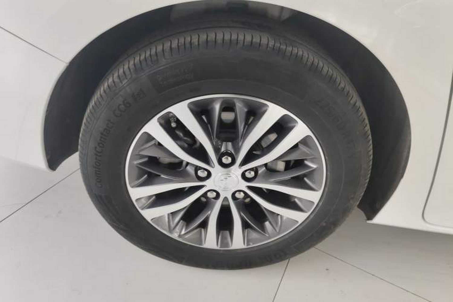 Used Buick GL8 2022 ES Landtrek 653T Comfort Edition Right Rear Wheel Hub