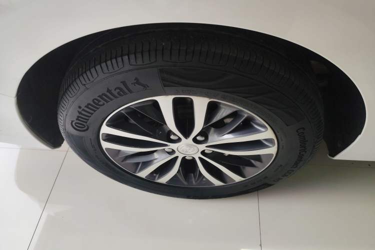 Used Buick GL8 2022 ES Landtrek 653T Comfort Edition Right Rear Wheel Hub
