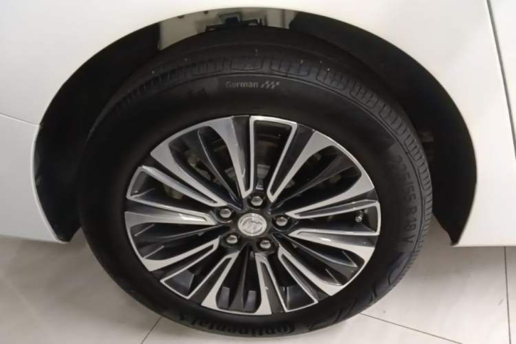 Used Buick GL8 2022 ES Land Cruiser 653T Luxury Model Right Rear Wheel Hub