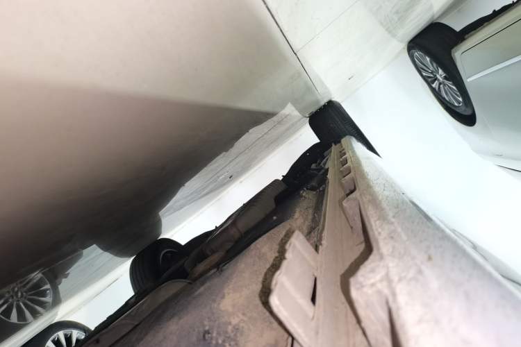 Used Buick GL8 2022 ES Landtrek 653T Comfort Edition Right Side Sill