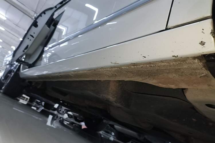 Used Buick GL8 2022 Land Business Class 652T Luxury Model Right Side Sill
