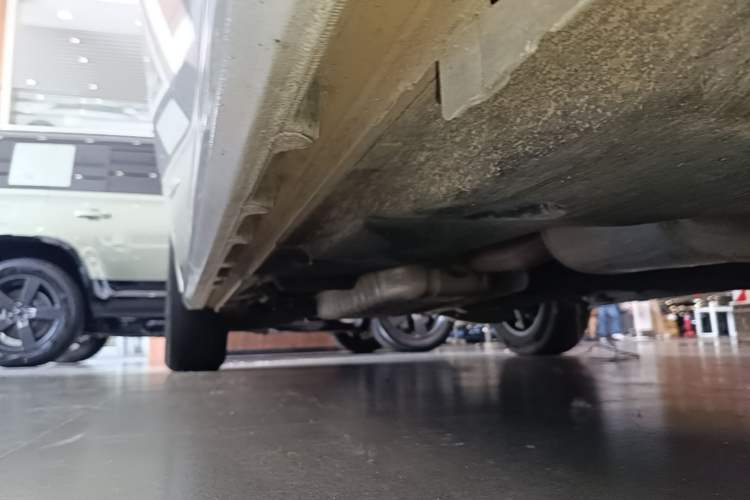 Used Buick GL8 2022 ES Landtrek 653T Luxury Edition Right Side Sill