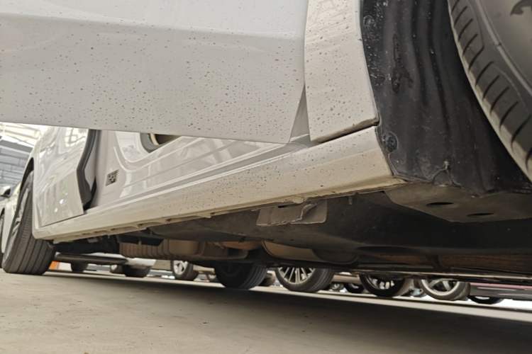 Used Buick GL8 2022 ES Landtrek 653T Luxury Edition Right Side Sill