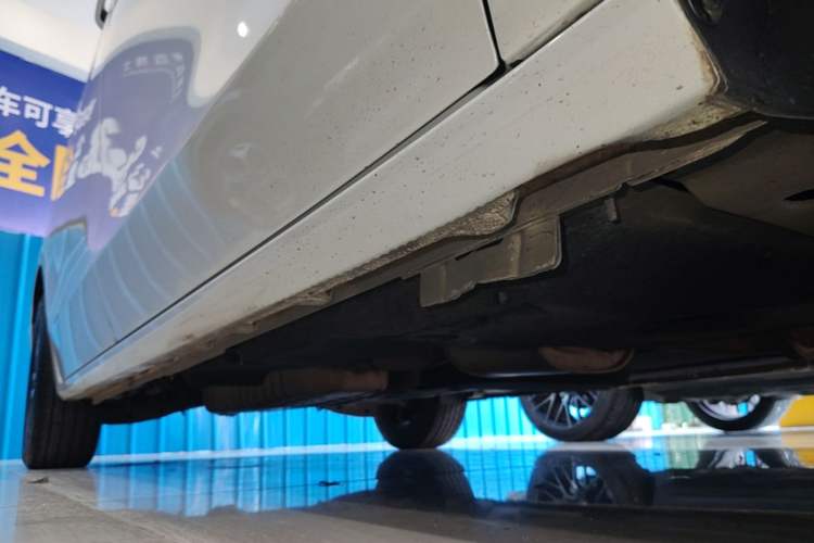Used Buick GL8 2022 ES Landtrek 653T Comfort Edition Right Side Sill