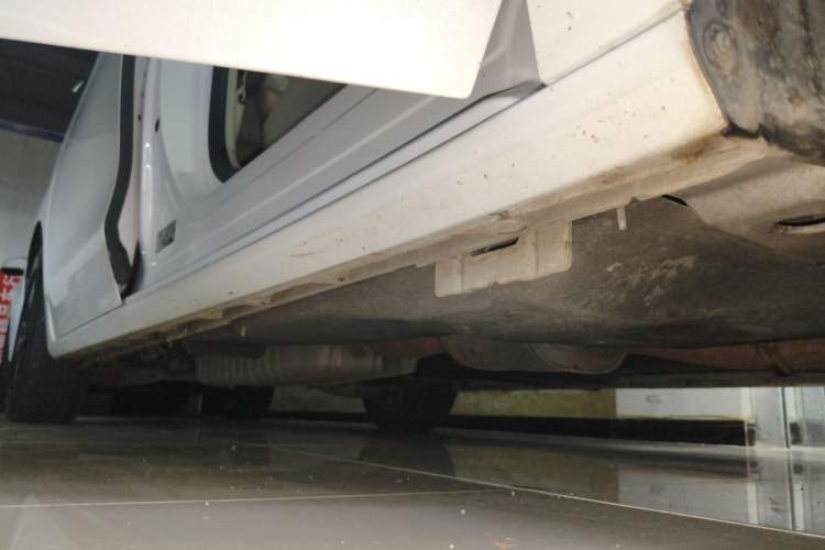 Used Buick GL8 2022 ES Landtrek 653T Comfort Edition Right Side Sill
