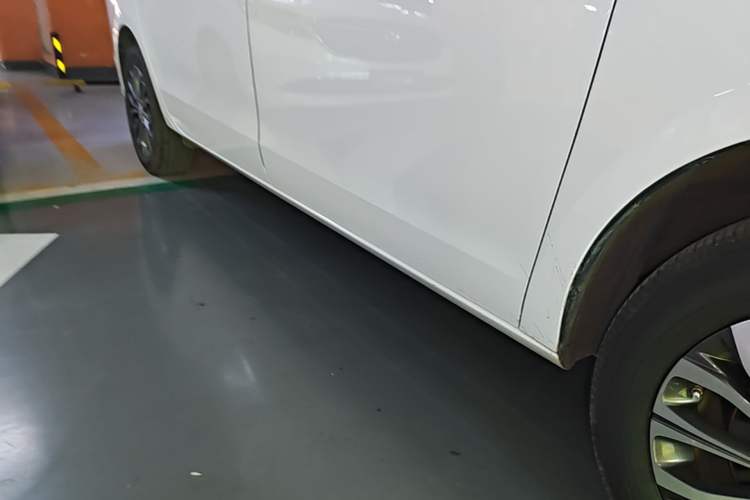 Used Buick GL8 2022 Land Cruiser Executive Class 652T Comfort Model Right Side Sill