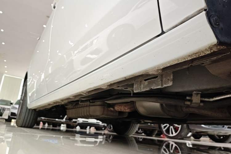 Used Buick GL8 2022 ES Landtrek 653T Luxury Edition Right Side Sill
