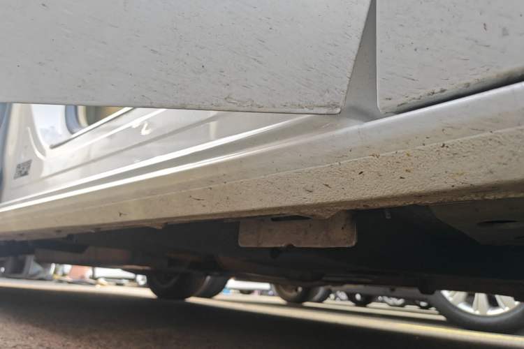Used Buick GL8 2022 ES Land Cruiser 653T Luxury Model Right Side Sill