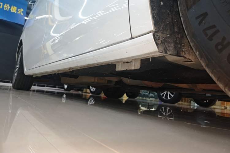 Used Buick GL8 2022 ES Landtrek 653T Comfort Edition Right Side Sill