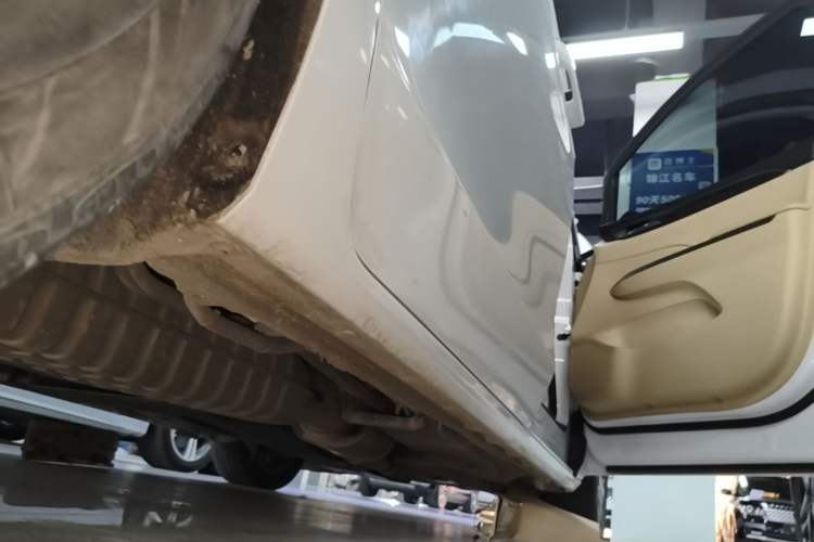 Used Buick GL8 2022 ES Land Cruiser 653T Luxury Model Right Side Sill