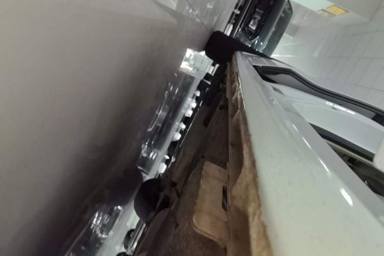 Used Buick GL8 2022 ES Landtrek 653T Comfort Edition Right Side Sill