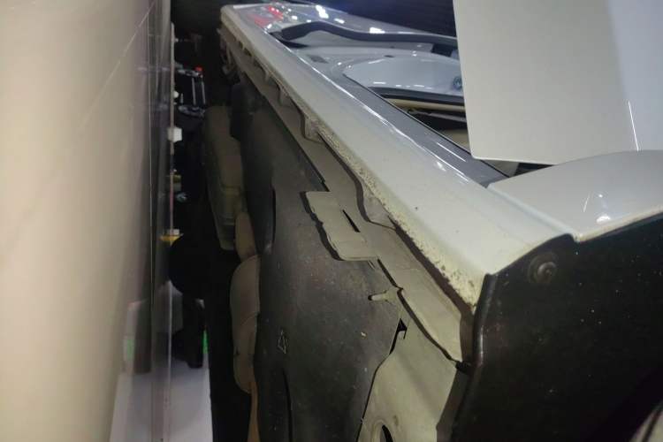 Used Buick GL8 2022 ES Landtrek 653T Luxury Edition Right Side Sill