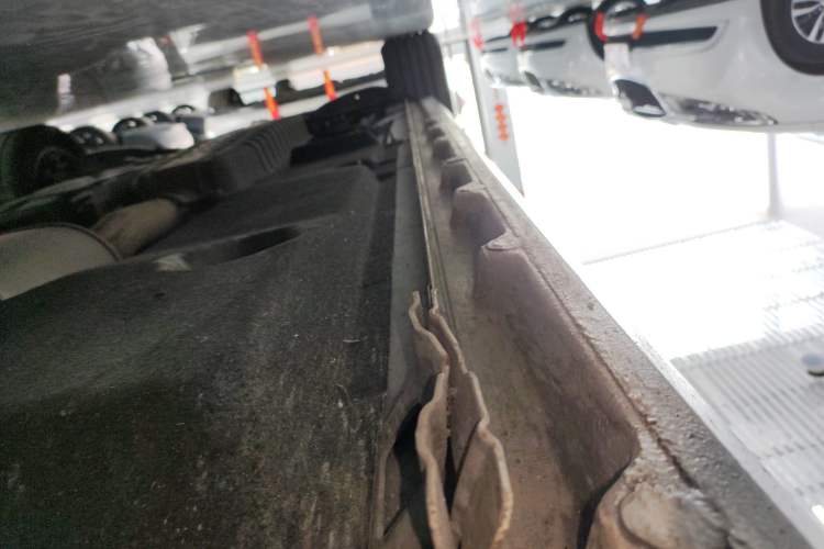 Used Buick GL8 2022 ES Landtrek 653T Comfort Edition Right Side Sill