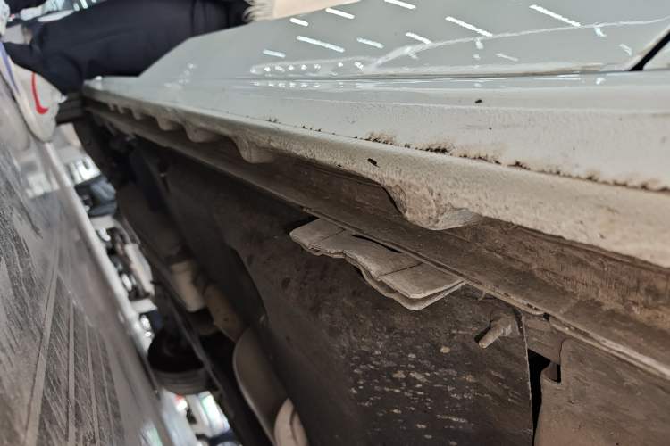 Used Buick GL8 2022 ES Landtrek 653T Luxury Edition Right Side Sill