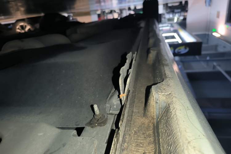 Used Buick GL8 2022 ES Landtrek 653T Luxury Edition Right Side Sill