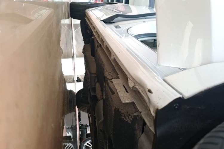 Used Buick GL8 2022 ES Landtrek 653T Comfort Edition Right Side Sill