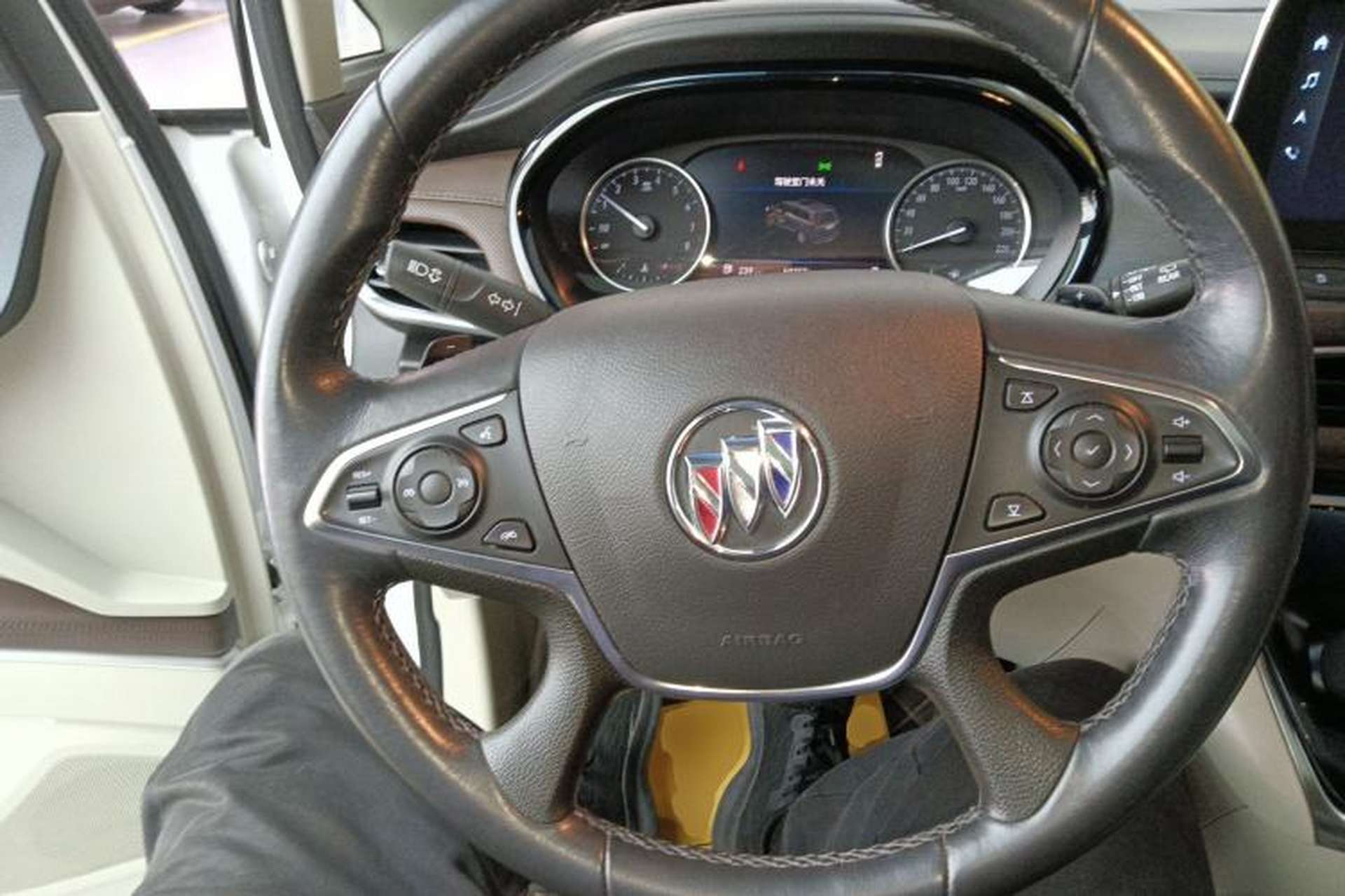Used Buick GL8 2022 Land Business Class 652T Luxury Model Steering Wheel