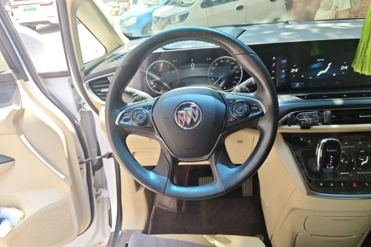 Used Buick GL8 2022 ES Land Cruiser 653T Luxury Model Steering Wheel