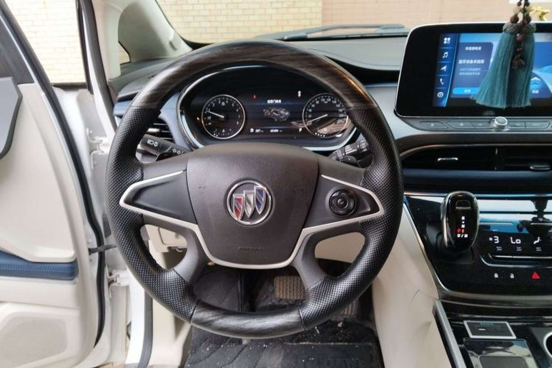 Used Buick GL8 2022 Land Cruiser Executive Class 652T Comfort Model Steering Wheel