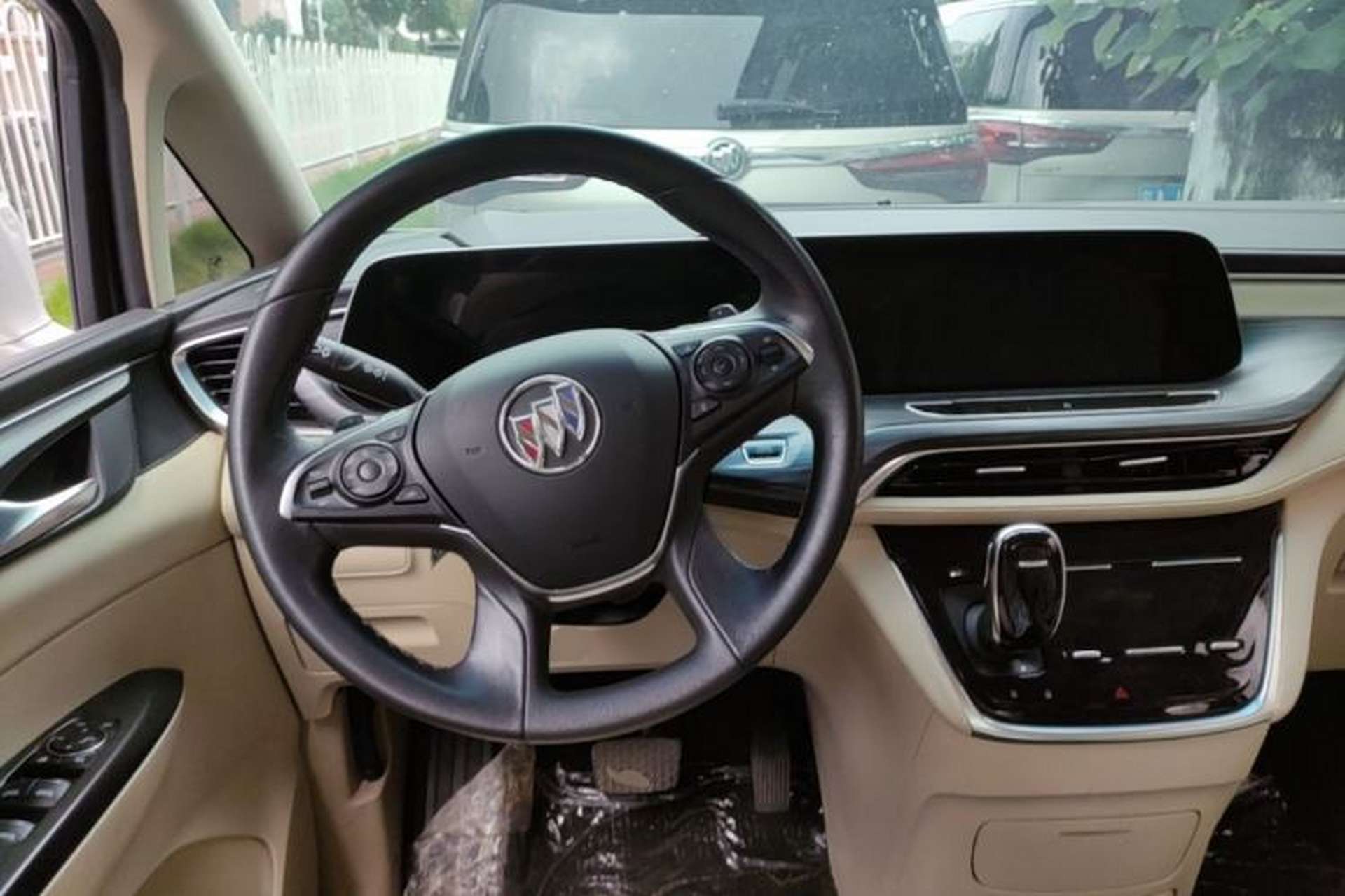 Used Buick GL8 2022 ES Landtrek 653T Comfort Edition Steering Wheel